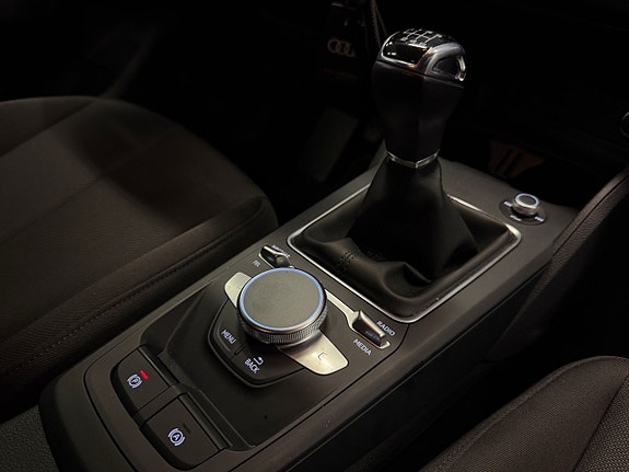Audi Q2 24 of 25