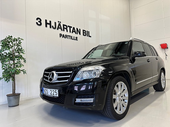 Mercedes-Benz GLK220 2 of 28
