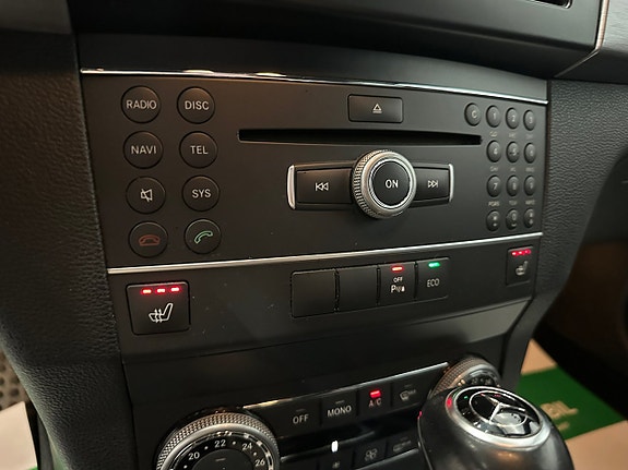 Mercedes-Benz GLK220 21 of 28