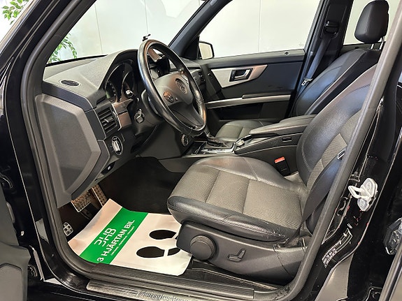 Mercedes-Benz GLK220 14 of 28