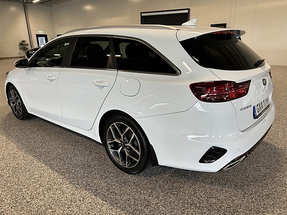 Kia Ceed 2 of 27