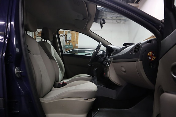 Renault Clio 9 of 17