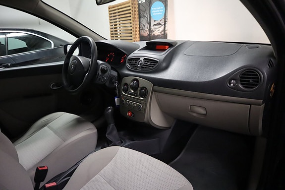 Renault Clio 10 of 17