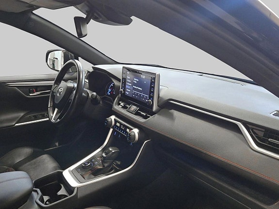 Toyota RAV4 9 of 18