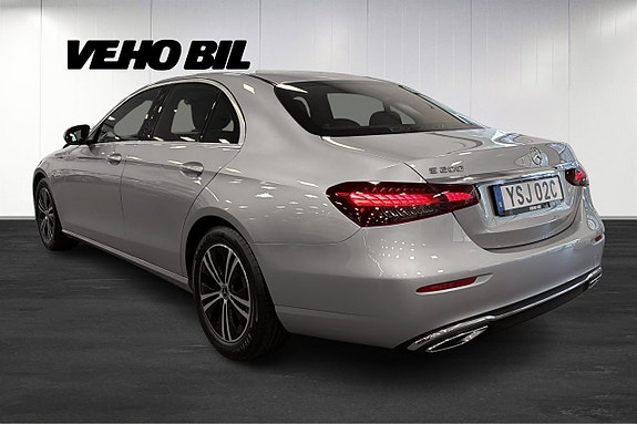 Mercedes-Benz E200 4 of 13