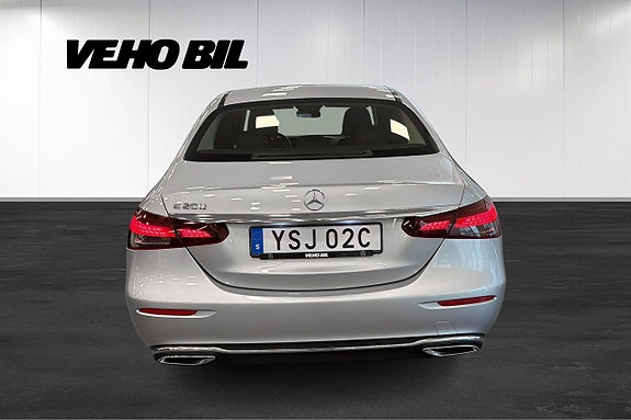 Mercedes-Benz E200 12 of 13