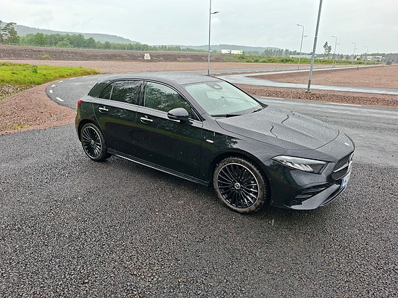 Mercedes-Benz A250 e 3 of 9