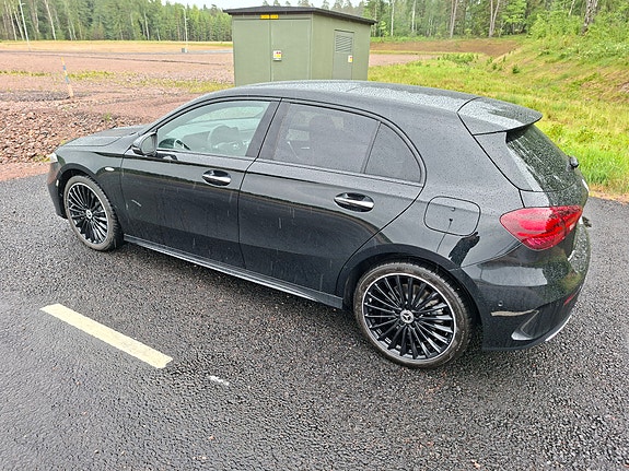 Mercedes-Benz A250 e 4 of 9