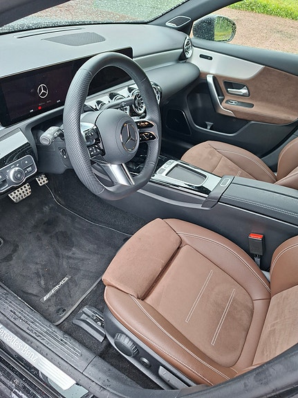 Mercedes-Benz A250 e 9 of 9
