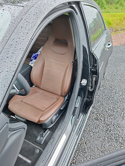 Mercedes-Benz A250 e 8 of 9