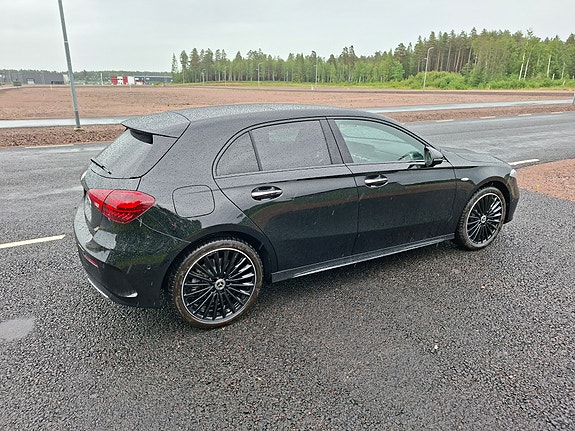 Mercedes-Benz A250 e 2 of 9