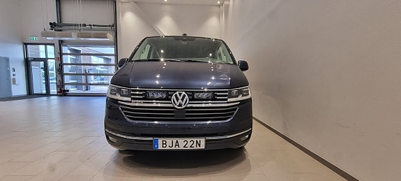 Volkswagen Multivan 2 of 11