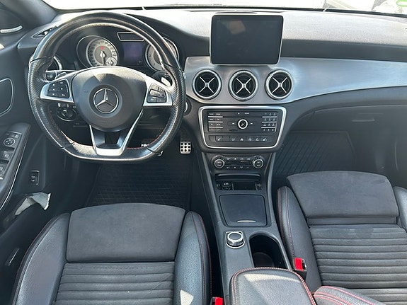 Mercedes-Benz CLA220 d 3 of 4