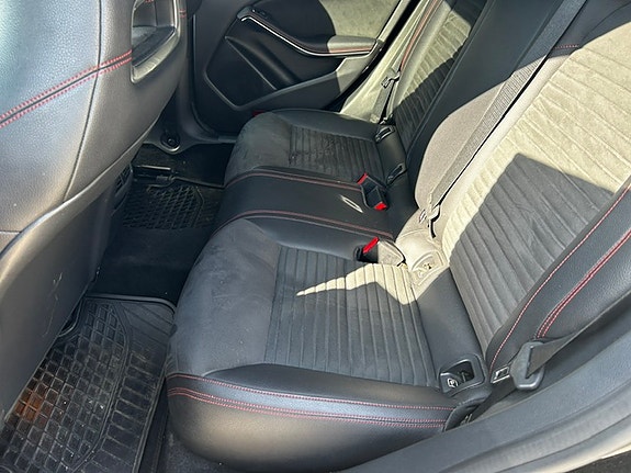 Mercedes-Benz CLA220 d 4 of 4