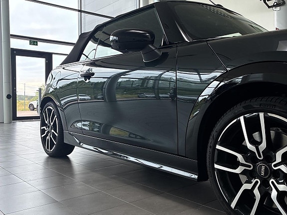 MINI Cooper 15 of 16