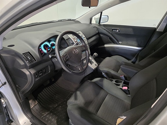 Toyota Corolla Verso 3 of 14