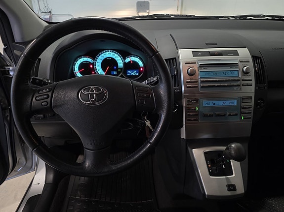 Toyota Corolla Verso 4 of 14