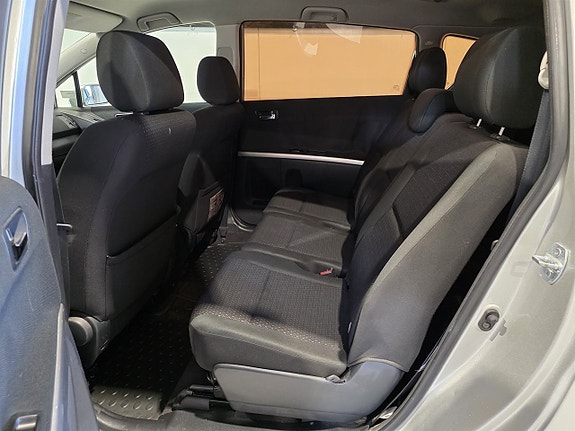 Toyota Corolla Verso 13 of 14