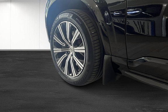 Volvo XC90 5 of 11