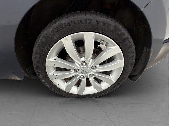 Kia Carens 29 of 30
