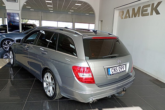 Mercedes-Benz C180 3 of 5