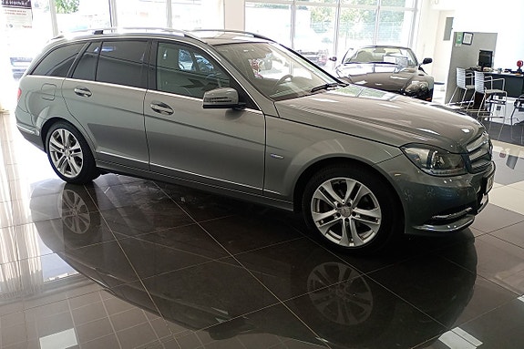 Mercedes-Benz C180 4 of 5