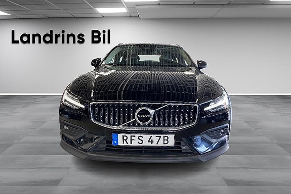Volvo V60 Cross Country 2 of 19