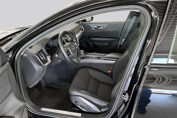 Volvo V60 Cross Country 8 of 19