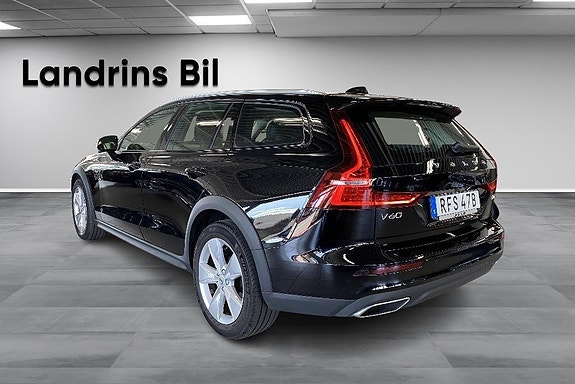 Volvo V60 Cross Country 6 of 19