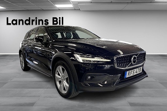Volvo V60 Cross Country 3 of 19