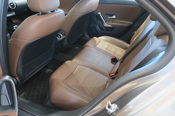 Mercedes-Benz A180 7 of 12