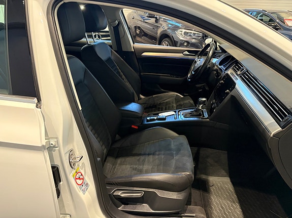 Volkswagen Passat 12 of 18