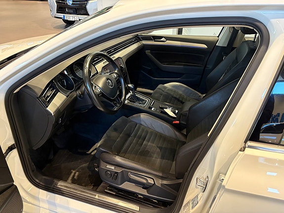 Volkswagen Passat 10 of 18