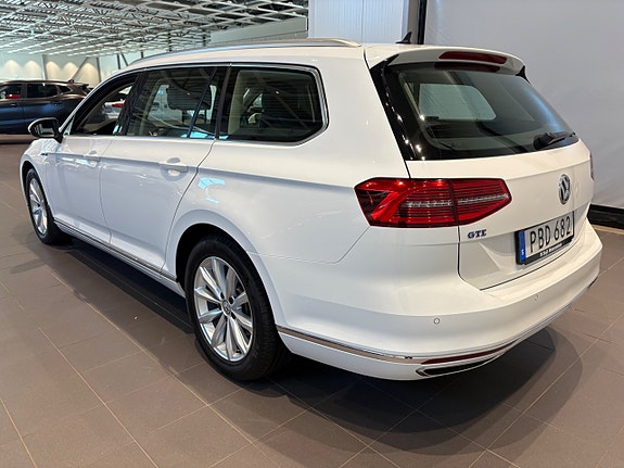 Volkswagen Passat 5 of 18