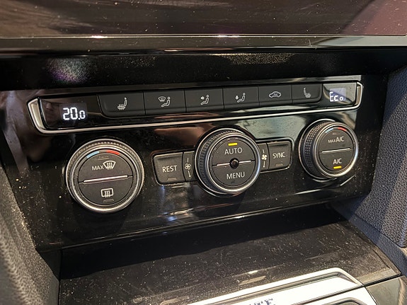 Volkswagen Passat 17 of 18