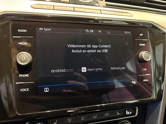 Volkswagen Passat 15 of 18