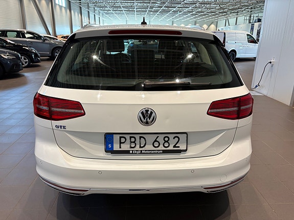 Volkswagen Passat 6 of 18