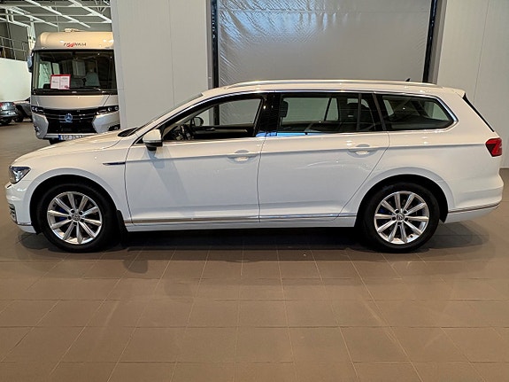 Volkswagen Passat 4 of 18