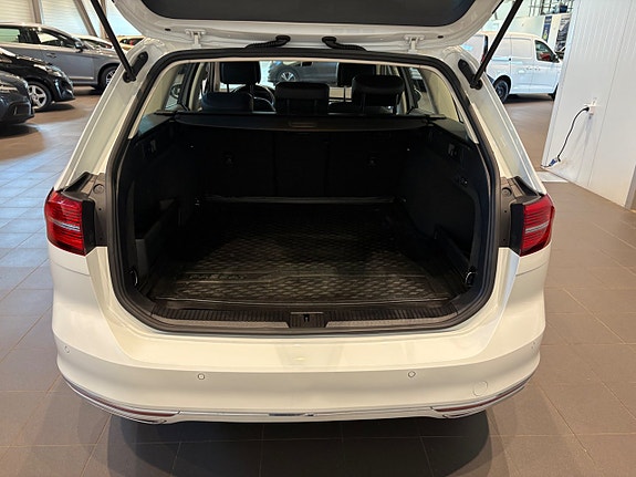 Volkswagen Passat 7 of 18