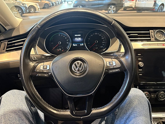 Volkswagen Passat 11 of 18