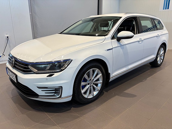 Volkswagen Passat 3 of 18