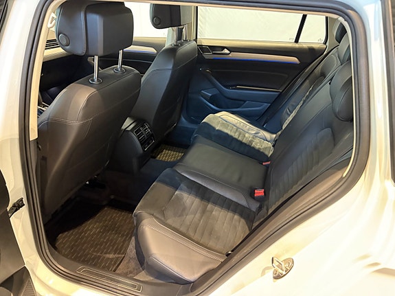 Volkswagen Passat 13 of 18