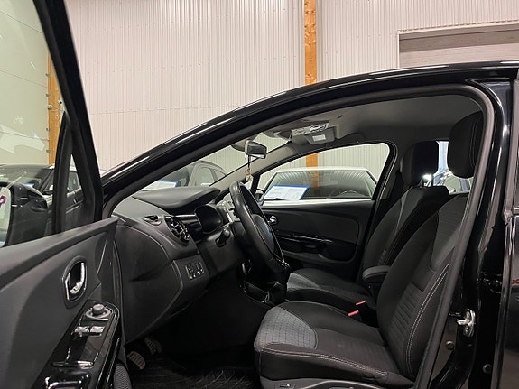 Renault Clio 12 of 12