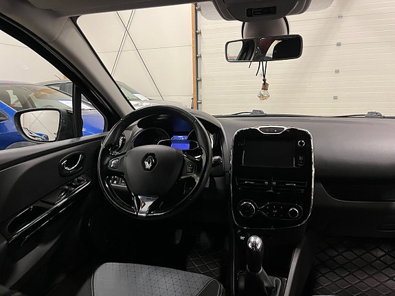 Renault Clio 10 of 12