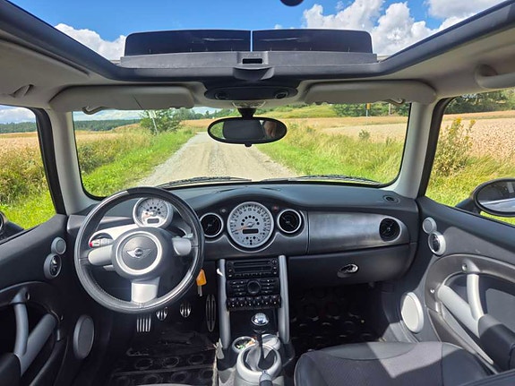 MINI Cooper S 6 of 17