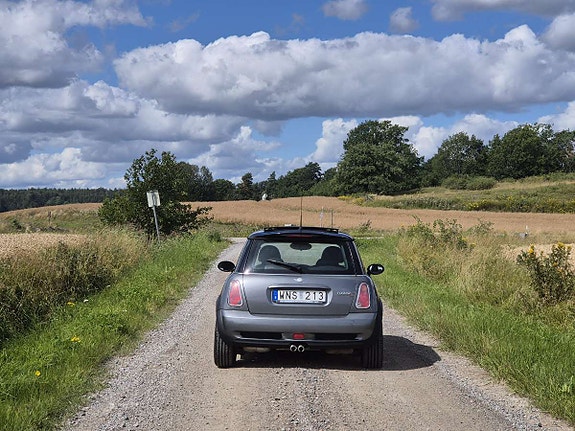MINI Cooper S 8 of 17