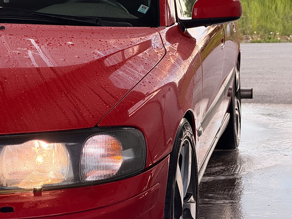 Volvo V70 3 of 7