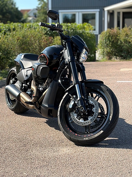 Harley-Davidson FXDR Milwaukee-Eight 114 2 of 14