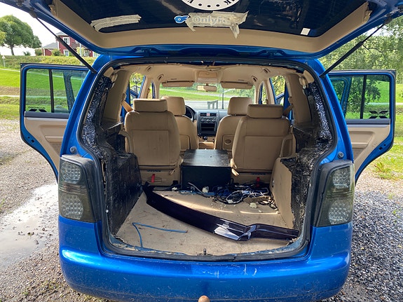 Volkswagen Touran 5 of 7