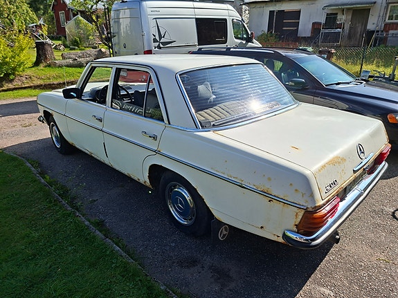Mercedes-Benz 200 4 of 26